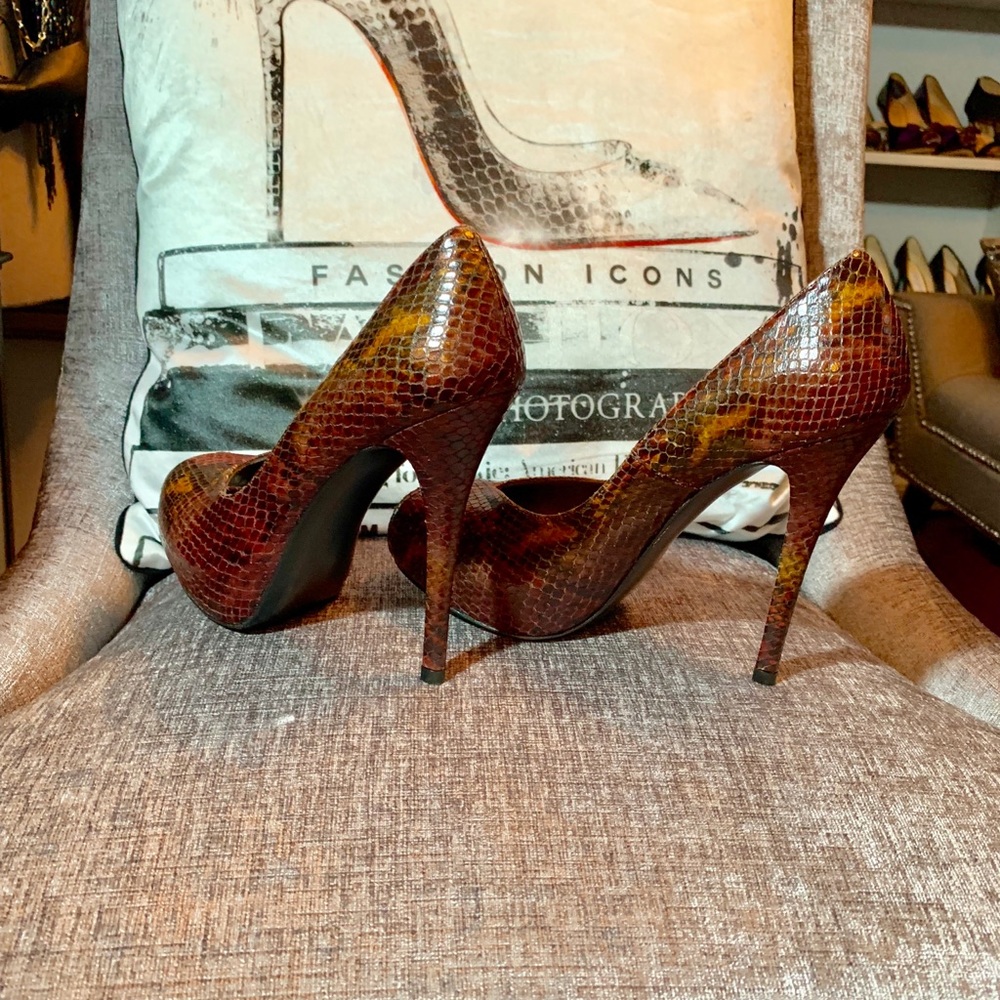 Sexy Python Print Pumps - image 3